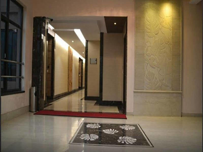 Hotel Shrinath Palace 오르차 외부 사진